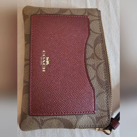 Coach Metallic Cherry and Signature Monogramm Crossgrain Leather Wristlet NWOT - Picture 12 of 12